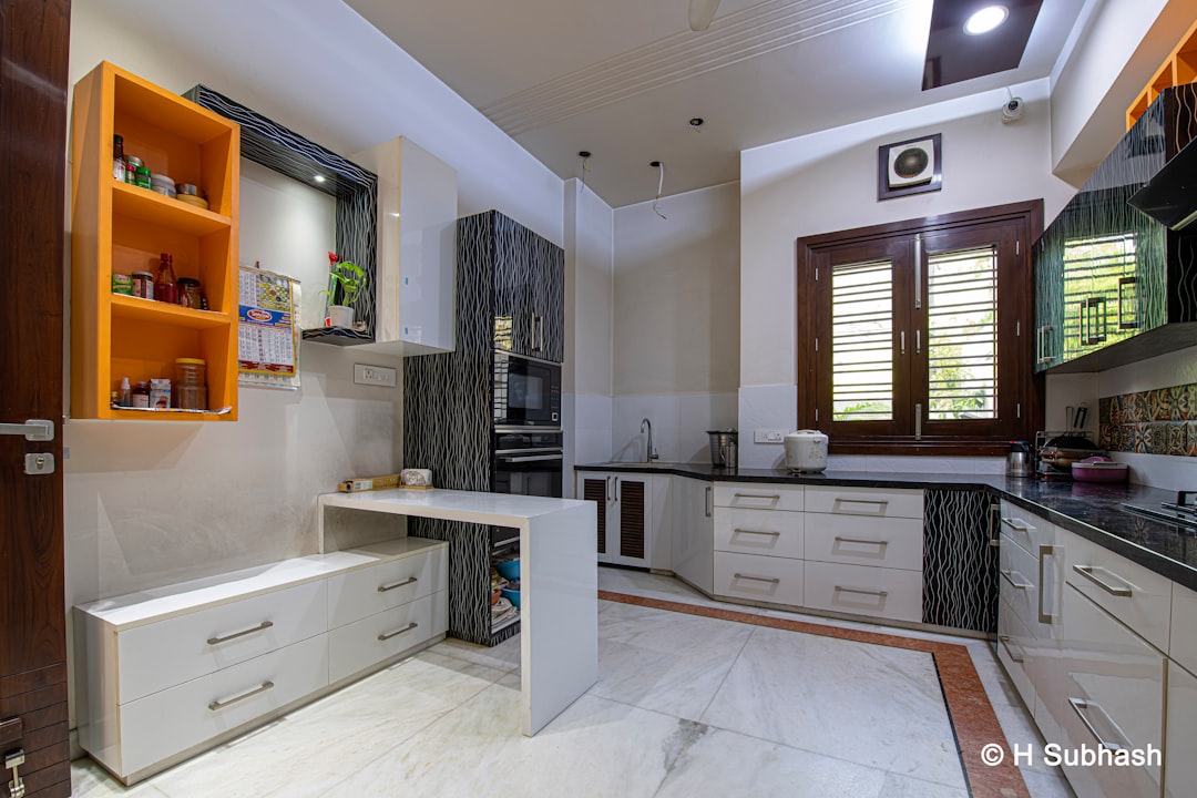 5 Essential Tips for Selecting the Perfect Kitchen Shelves